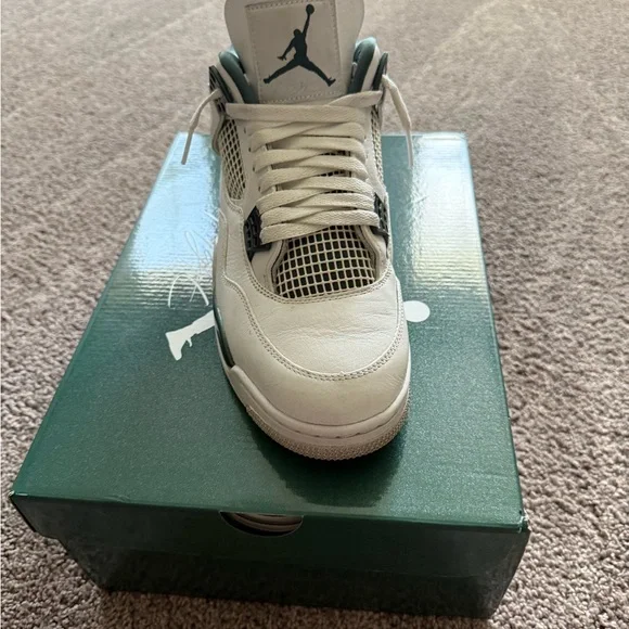 Jordan Sneakers Box - Green and White - Picture 6 of 11